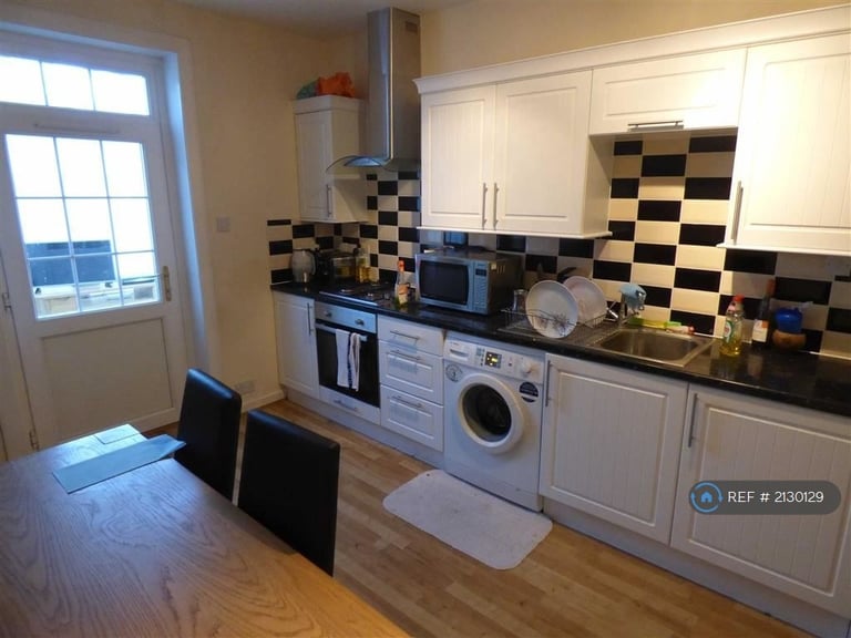 image for 5 bedroom house in Shelbourne Road, Bournemouth, BH8 (5 bed) (#2130129)