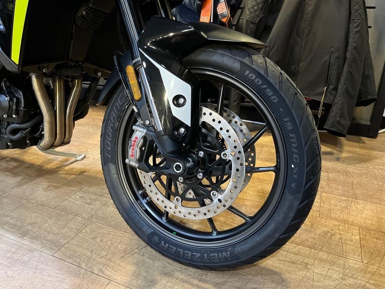 2025 Triumph Tiger 900 GT PRO STANDARD TWIN COLOUR Petrol black 6 Speed