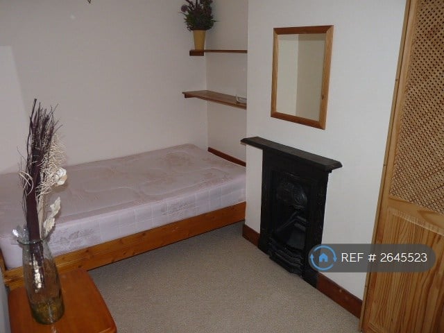 2 bedroom flat in Reading, Reading, RG30 (2 bed) (#2645523)