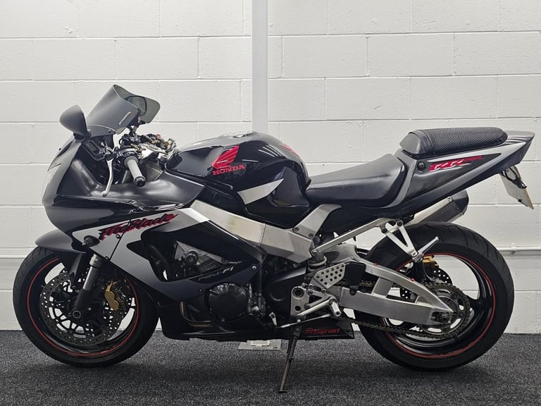 HONDA CBR900RR 929 ** SCORPION EXHAUST - OHLINS STEERING DAMPER - JUNE 26 MOT **