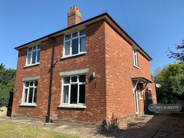 6 bedroom house in Cardigan Road, Bournemouth, BH9 (6 bed) (#2657771)