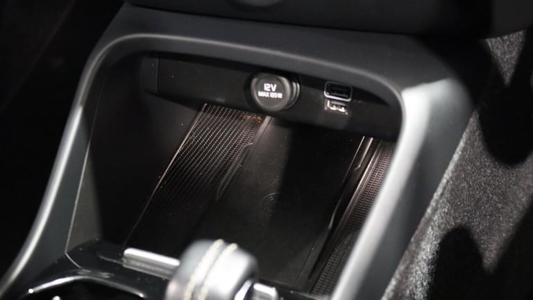  Volvo XC40 T3 R-Design (Lounge Pack, Sunroof, Harman Kardon, 360 Camera, BLIS) Petrol Automatic