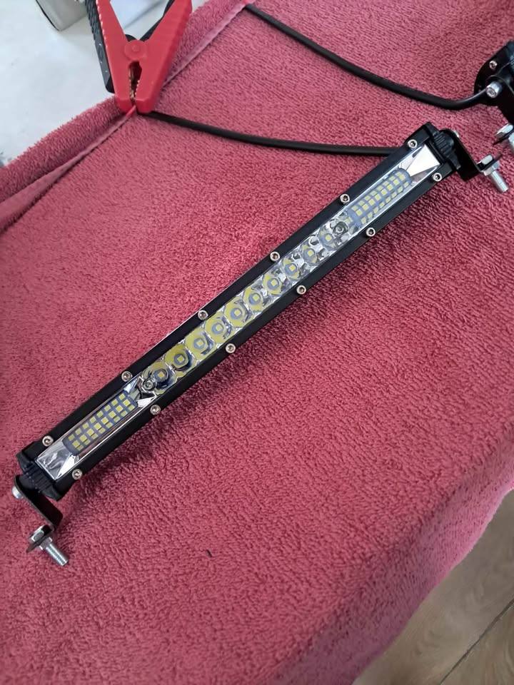 2 12 inch slimline LED 12-24 volt light bars