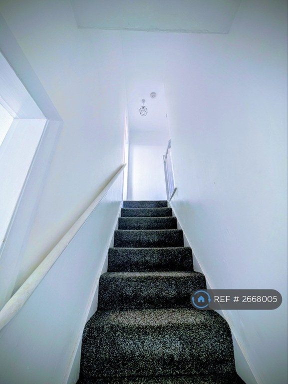 2 bedroom house in Manor Avenue, Leeds, LS6 (2 bed) (#2668005)