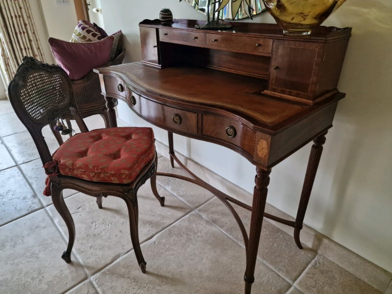 Mahogany Gainsborough ladies writing desk