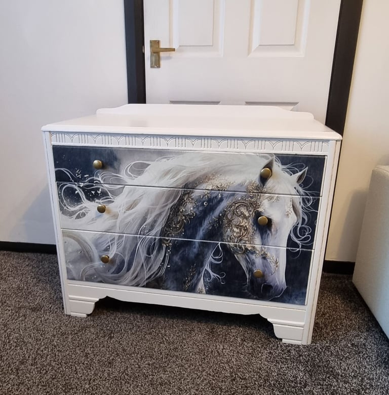 🌟 Beautiful Custom Chest of Drawers – White Horse Design 🌟