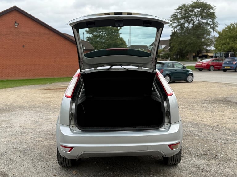 2009 Ford Focus 1.6 Style 5dr HATCHBACK Petrol Manual