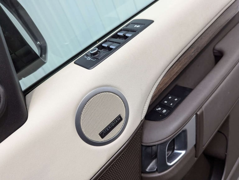 2017 Land Rover Discovery 2.0 Discovery HSE SD4 Auto 4WD 5dr SUV Diesel Automatic