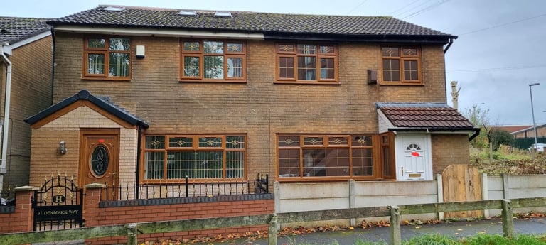 Fully Renovated 3-Bedroom Semi in Chadderton – Available Immediately