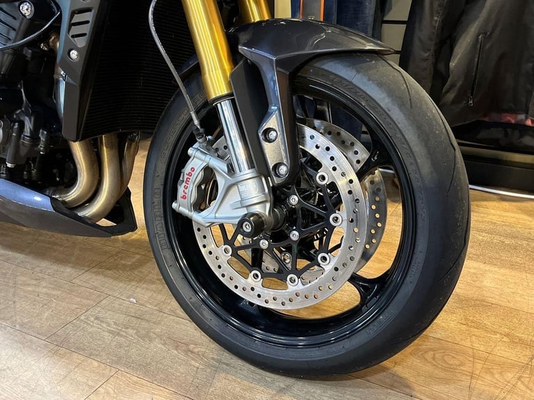 2025 Triumph Speed Triple 1200 RS PREMIUM COLOUR Petrol red 6 Speed