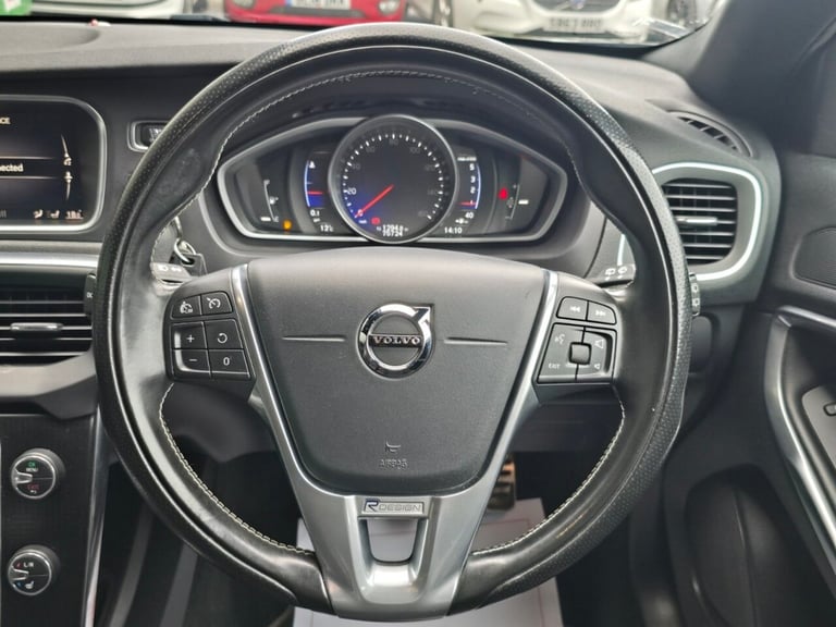 2017 Volvo V40 2.0 D2 R-Design Nav Plus Hatchback 5dr Diesel Manual Euro 6 (s/s) (120 ps) Hatchba...
