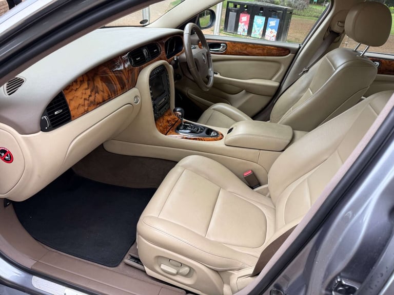 2007 Jaguar XJ 2.7 XJ Executive TDVi Auto 4dr Saloon Diesel Automatic