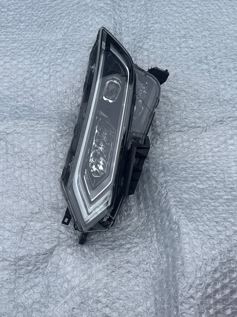 image for  GENUINE 2017-2021 NISSAN QASHQAI J11 FACELIFT NSF PASSENGER BULB DRL HEADLIGHT.CONDITION ITS USED 