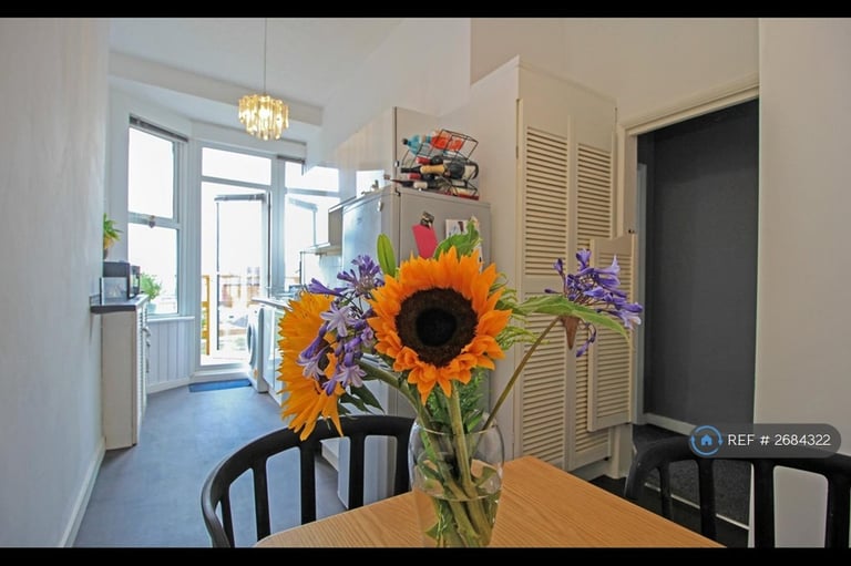 1 bedroom flat in Station Road, Westcliff-On-Sea, SS0 (1 bed) (#2684322)