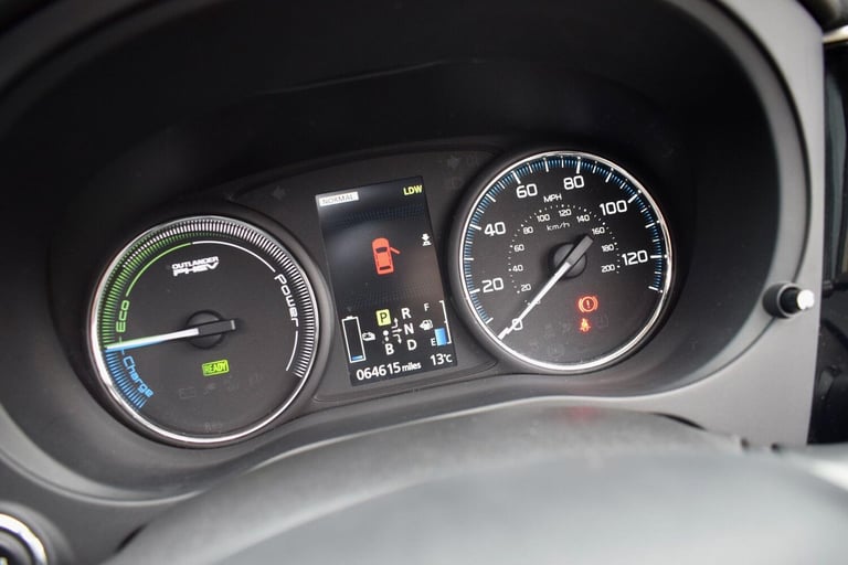 2015 Mitsubishi Outlander 2.0h 12kWh GX4hs CVT 4WD Euro 5 (s/s) 5dr ESTATE Petrol/Electric Hybrid...