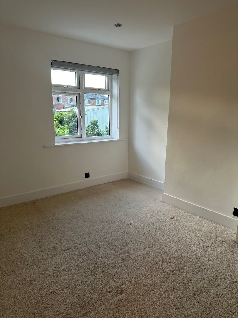 3 bedroom house Large garden & Garage 