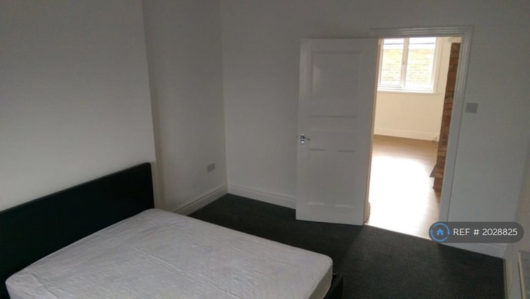 2 bedroom flat in Highfield Road, Widnes, WA8 (2 bed) (#2028825)