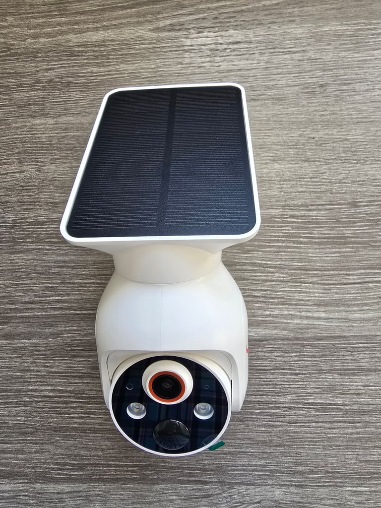 image for BRAND NEW IN BOX SOLAR CCTV CAMERA WI FI 1080p BATTERY CAMERA WITH SOLAR PANEL 2.4GHz  £25 