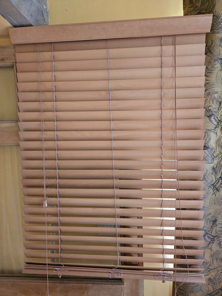 Set of 7 Wooden Venetian Blinds (Beech Colour)