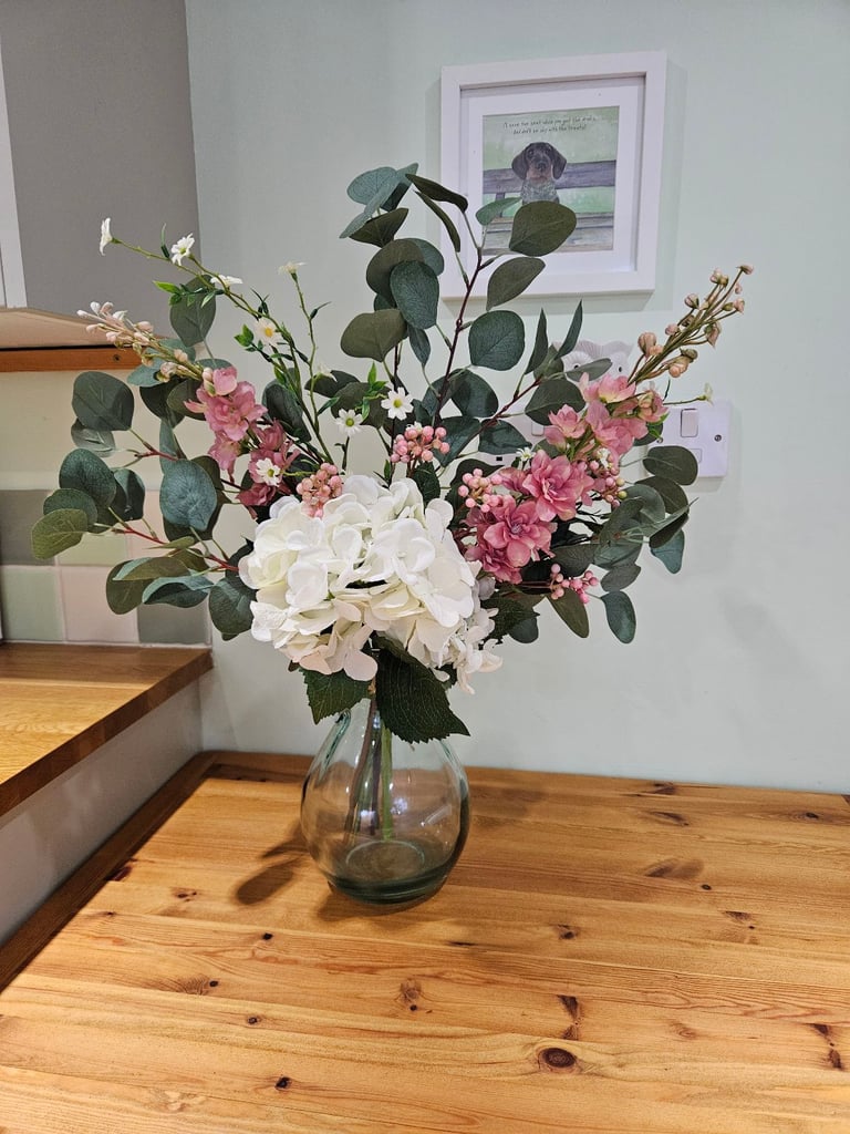 image for Faux flower arrangement 