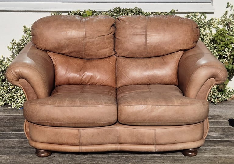 DELIVERY INCLUDED stylish 2 seater tan genuine soft leather hide sofa 
