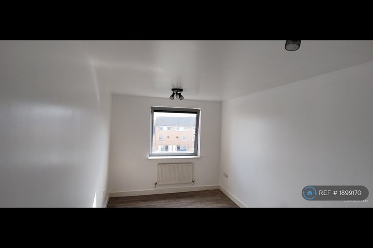 2 bedroom flat in Tideslea Path, London, SE28 (2 bed) (#1899170)