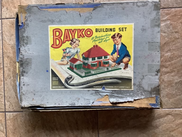 Vintage 1950s Bayko construction set