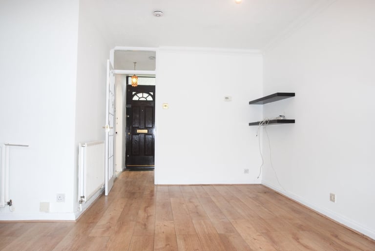 Two bedroom ground floor ex-local maisonette E14