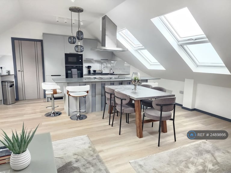 3 bedroom flat in Bicester Road, Kidlington, OX5 (3 bed) (#2489866)