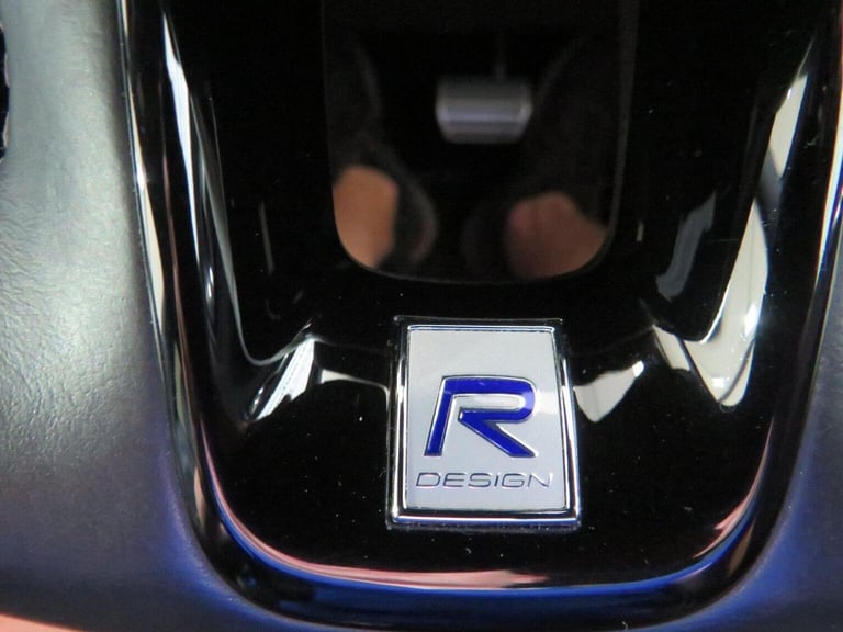 VOLVO XC60 2.0 D4 R-Design Auto AWD Euro 6 (s/s) 5dr Silver Auto Diesel 2018