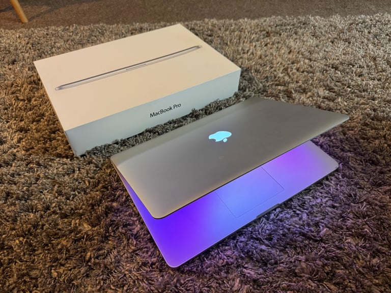 Apple MacBook Pro A1398 15" i7  16GB RAM 256GB SSD Excellent Condition 