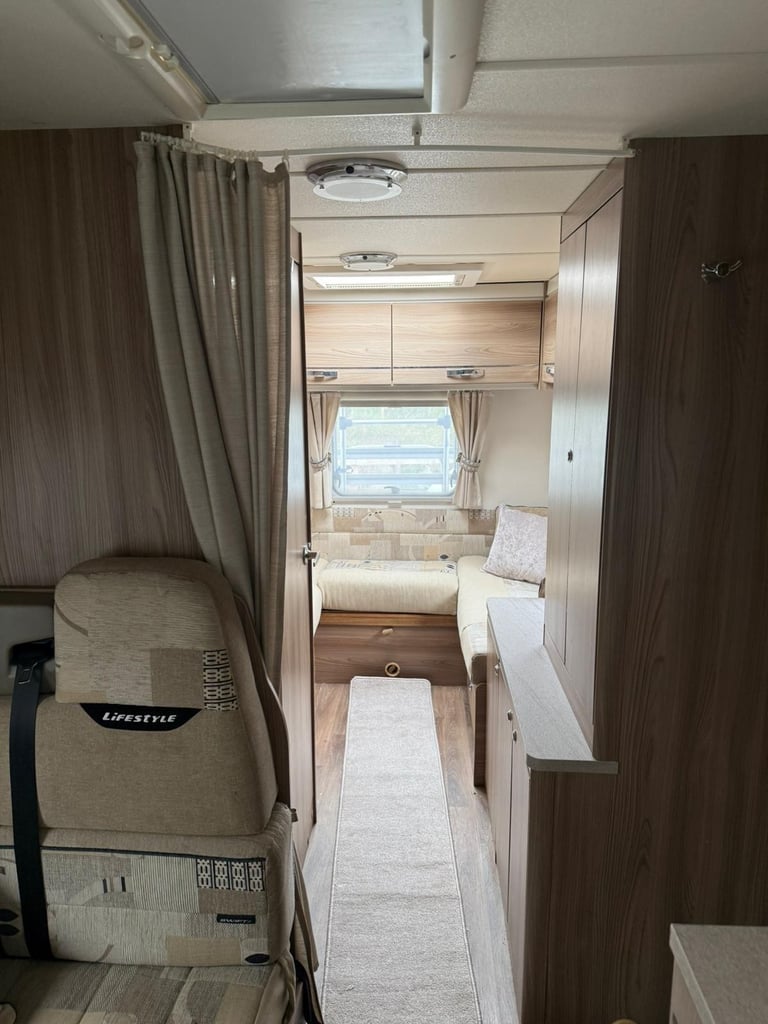 2016 - Swift Lifestyle 686 - 2.3ltr - apx 70k - 6 Berth / 6 Belts 