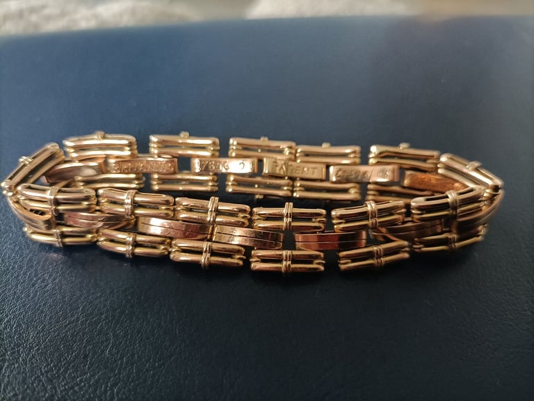 image for Ladies 9 CT rose gold vintage bracelet 