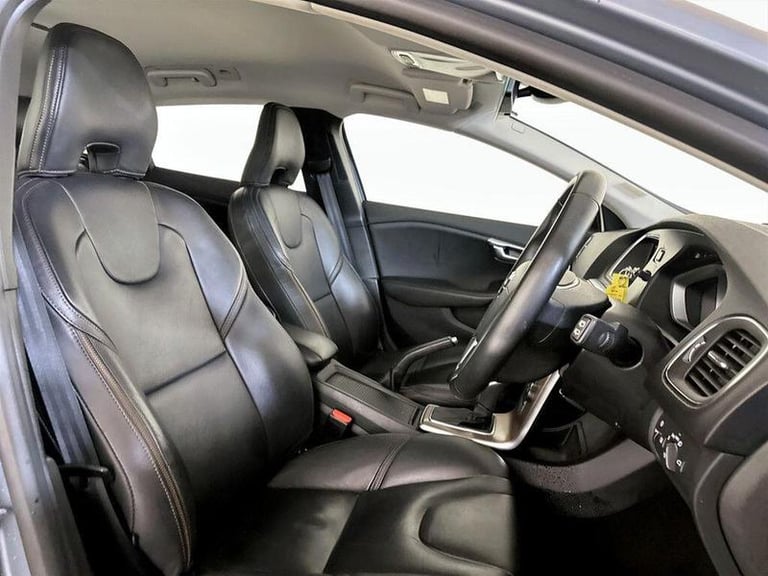 2019 Volvo V40 Cross Country 1.5 T3 GPF Pro Auto Euro 6 (s/s) 5dr Automatic Hatchback Petrol Auto...