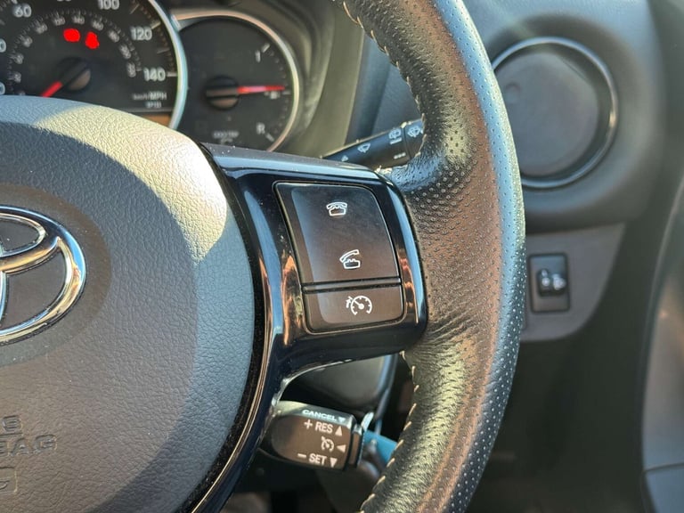 2017 Toyota Yaris 1.3 Yaris Design VVT-i 5dr - NATIONAL DELIVERY* Hatchback Petrol Manual