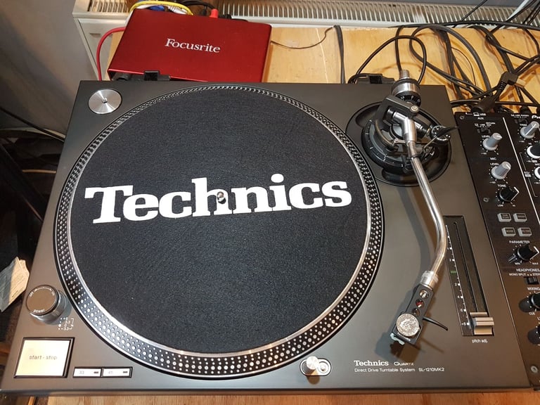 Technics SL 1210 MK2 (PAIR) Pioneer 450 mixer