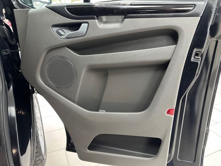 2020 Ford Tourneo Custom 2.0 EcoBlue 130ps L/R 8 Seater Titanium Auto MPV DIESEL Automatic