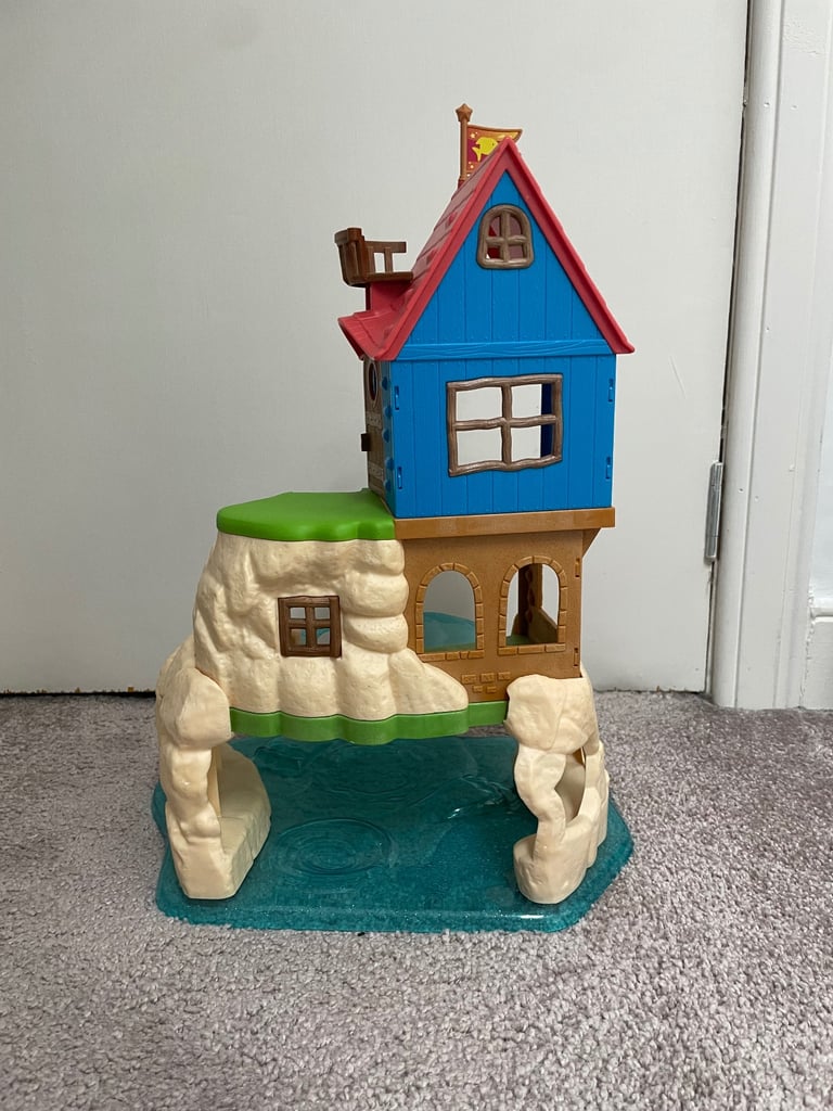 SYLVANIAN FAMILIES secret island playhouse 