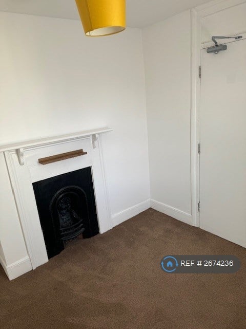 3 bedroom flat in The Mall, Faversham, ME13 (3 bed) (#2674236)