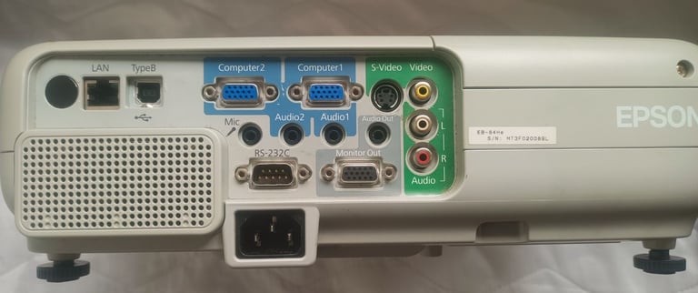 Epson LCD Projector model H353B with original remote control and power cable FAULTY