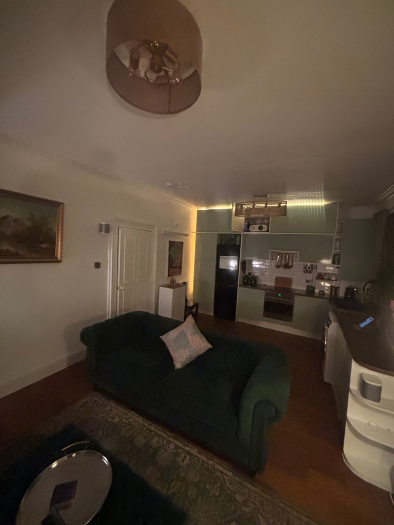 Fully furnished 2 bedroom flat Hillhead