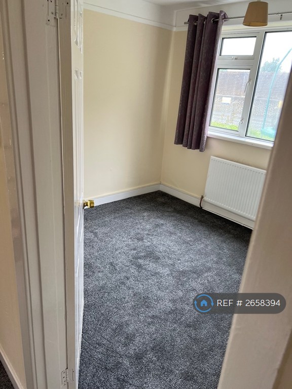 2 bedroom flat in Maes Y Glyn, Llandeilo, SA19 (2 bed) (#2658394)