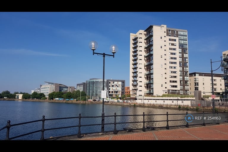 2 bedroom flat in Falcon Drive, Cardiff, CF10 (2 bed) (#2541163)