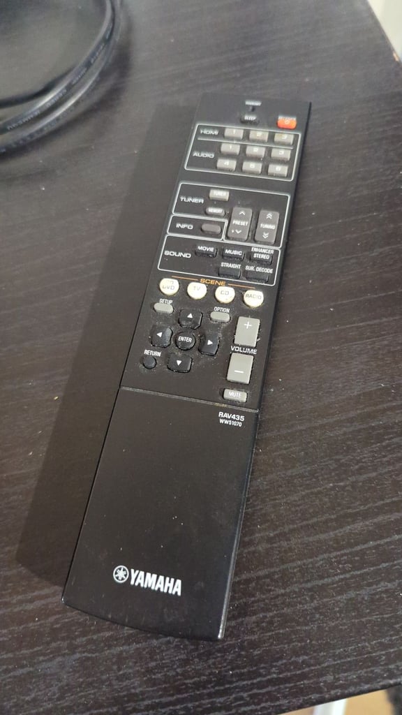 Yamaha AVR audio receiver 5.1 surround 