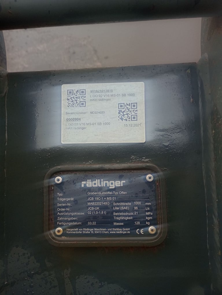 Radlinger hydraulic tilting bucket 