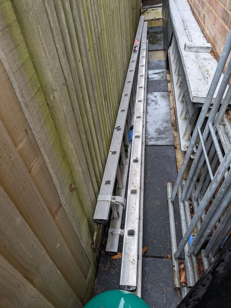 Double extension ladder 
