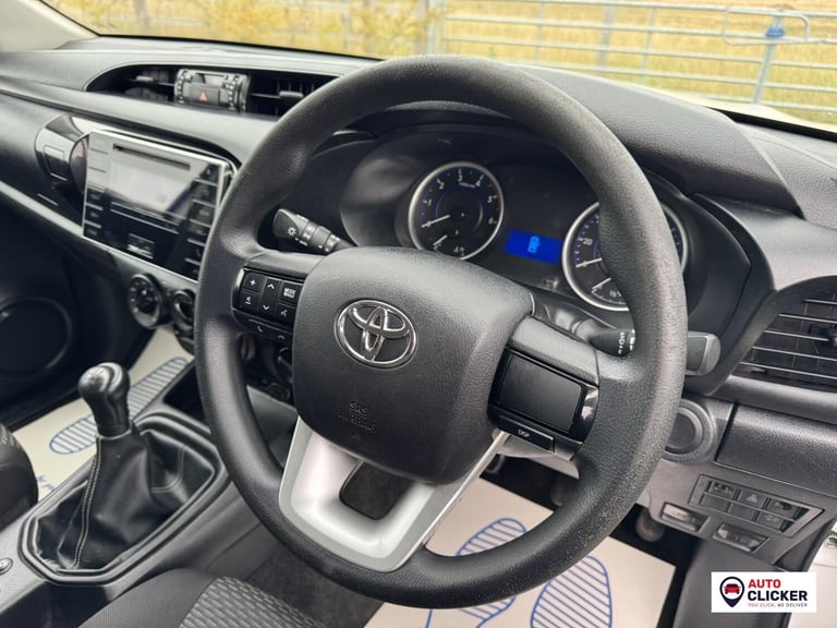 2020 Toyota Hilux 2.4 D-4D Active Pickup Extended Cab 4dr Diesel Manual 4WD Euro 6 (3.5t) (15 Pic...