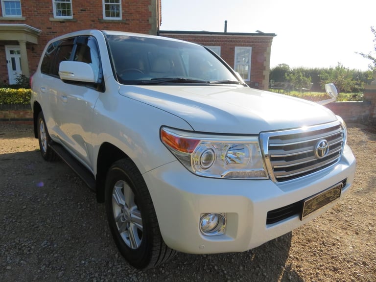2013 Toyota Land Cruiser Amazon AX G 4.6 V8 PETROL 8 SEATER  4x4 Petrol Automati