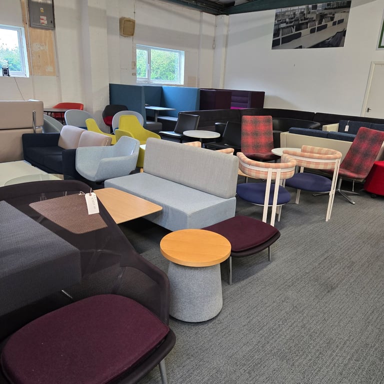 Used Office Furniture, Desk chairs storage and more - delivery UK♻️
