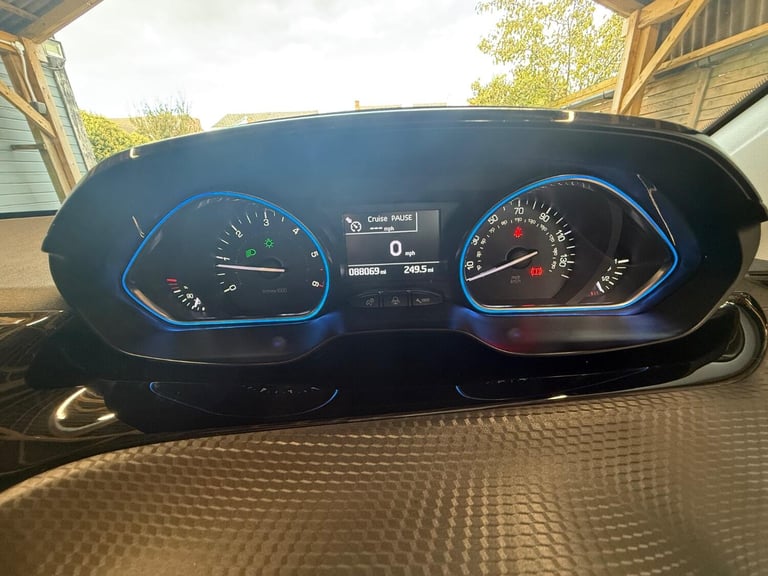 PEUGEOT 2008 1.6 BlueHDi Allure 2016